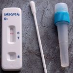 Vì sao nhiều người vẫn âm tính dù tiếp xúc rất gần F0?