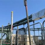 Anh bọc cây cầu 135 tuổi bằng giấy bạc để chống nóng