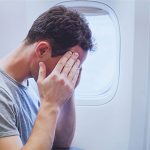Những người hay bồn chồn lo lắng nên đi máy bay buổi nào trong ngày?