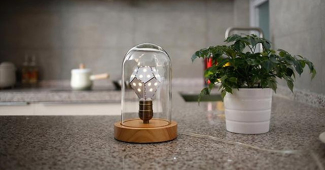 Bóng đèn mới tiết kiệm điện tới 80% so với đèn LED, ổ nào cũng cắm được