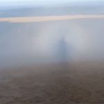 “Bóng ma” phát sáng đi giữa những đám mây ở Pháp