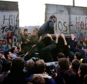 9/11/1989 – Bức tường Berlin sụp đổ, nước Đức thống nhất