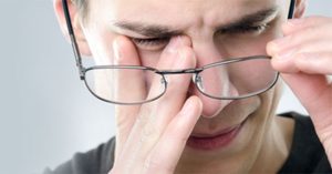 Cát bụi bay vào mắt sẽ đi về đâu khi chúng ta chớp mắt?