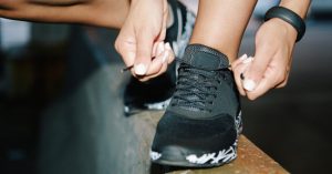Lý giải nguyên nhân dây giày hay bị tuột
