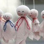 Đằng sau búp bê cầu nắng đáng yêu của người Nhật là câu chuyện khá rùng rợn