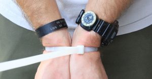 Đặc vụ CIA hướng dẫn kỹ năng thoát khỏi dây trói zip
