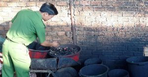 Tác hại kinh hoàng khi “nhuộm” cà phê bằng lõi pin