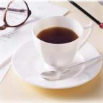 Uống cà-phê có thể giảm chứng co giật mi mắt