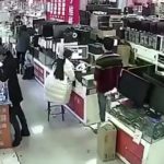 Vì sao pin điện thoại nổ sau khi bị thanh niên Trung Quốc cắn?