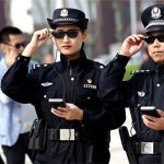 Cảnh sát Trung Quốc trấn áp tội phạm bằng kính AR tích hợp AI