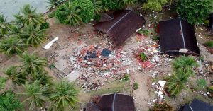 Cảnh hoang tàn ở thị trấn Indonesia bị sóng thần tấn công