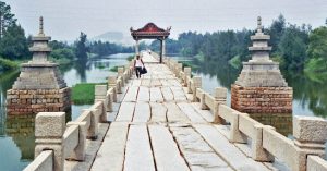 Cây cầu cổ bằng đá dài nhất Trung Quốc