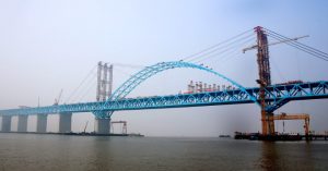 Trung Quốc xây cầu vòm thép dài nhất thế giới
