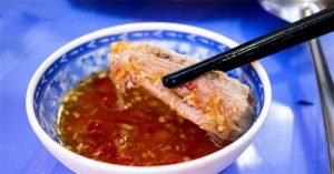Không chấm chung nước mắm để phòng virus corona