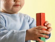 Chọn đồ chơi phù hợp với tuổi của trẻ