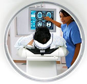 Bộ xương em bé nằm trong bụng mẹ 38 năm