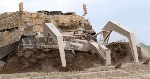 Cỗ máy bọc thép trang bị lưỡi cày khổng lồ để dọn mìn