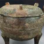 Mộ cổ 2.400 năm tuổi bị đào bới, chuyên gia vừa khai quật đã mừng húm vì những thứ tên trộm bỏ qua