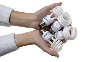 Cảnh báo hiểm họa từ bóng đèn compact