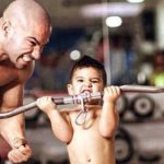 Khoa học mới chứng minh: Con mà giống cha là nhà có “phúc” rất lớn