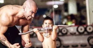 Khoa học mới chứng minh: Con mà giống cha là nhà có “phúc” rất lớn