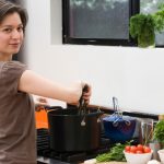 Nhà bếp nguy hiểm hơn đường phố
