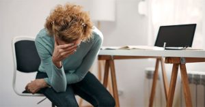 Cúi xuống bị đau đầu là bệnh gì? Có nguy hiểm không?