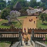 Cung điện độc đáo toàn nhà cấp 4 của ông vua có 100 vợ và 500 con