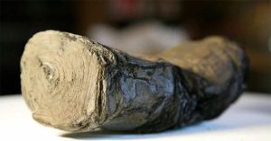 Giải mã cuộn giấy cổ ở núi lửa Vesuvius bằng công nghệ mới