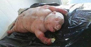 Sinh vật nửa người nửa cừu khiến dân làng Nam Phi hoang mang