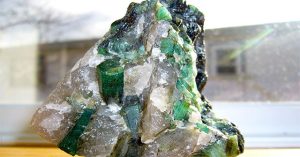 Đá pegmatit – Ngọc quý “mọc” dưới lòng đất trong vài giờ