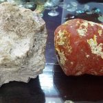 Kỳ lạ: Hai viên đá thơm như nước hoa, 5 tỉ chưa bán