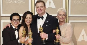 Giải Oscar 2023: Khi những kỷ lục bị xô đổ!