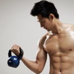 Đàn ông cơ bắp dễ nhiễm bệnh