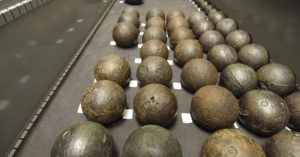 Dùng tia X để bảo vệ đạn súng thần công trên tàu Mary Rose