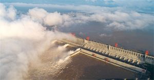 Cảnh tượng đập Tam Hiệp xả lũ ồ ạt ở Hồ Bắc