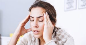 Vì sao bạn dễ bị đau đầu khi trời lạnh?