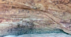 Bí ẩn về những dấu tay trong “hang động của quái vật” giữa Sahara