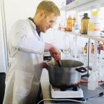 Dầu gội đầu nước tiểu bò