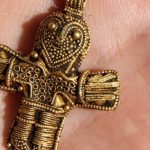 Mặt dây chuyền vàng hình Chúa Jesus cổ nhất Đan Mạch