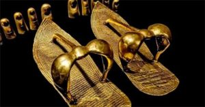 Chiêm ngưỡng đôi dép bằng vàng của vua Tutankhamun