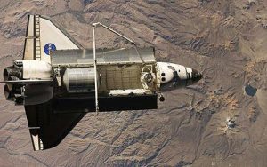 NASA “đại hạ giá” tàu con thoi Discovery