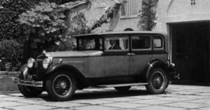 [Bạn có biết] Từ năm 1930, người ta đã dùng những cách này để đậu xe song song dễ thở hơn