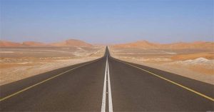 Đoạn đường chạy thẳng gần 240km không có một khúc cua xuyên sa mạc rộng lớn ở Saudi Arabia