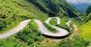 3 đoạn đường hiểm trở và ngoạn mục khó tin ở Hà Giang không thua Mã Pí Lèng