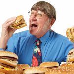 Người đàn ông duy trì kỷ lục thế giới nhờ ăn hamburger mỗi ngày trong hơn nửa thế kỷ