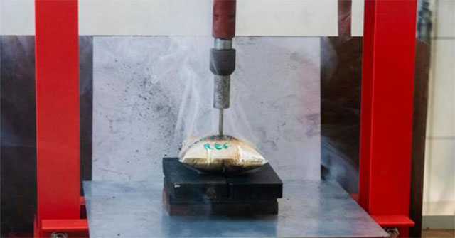 Đã tìm ra giải pháp “đóng băng” pin lithium ion bằng nitơ lỏng, tránh pin phát nổ nếu có va chạm