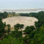 Bí ẩn về hình vẽ đồng tiền trên bãi biển.