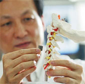 Cấy ghép thành công đốt sống in 3D lên cơ thể người