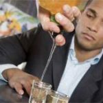Thói quen chè chén làm tăng nguy cơ suy giảm nhận thức